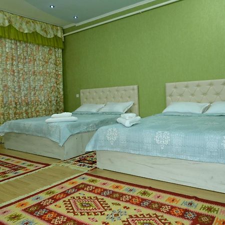 Astoria B&B Osh Bagian luar foto