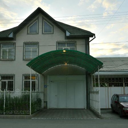 Astoria B&B Osh Bagian luar foto
