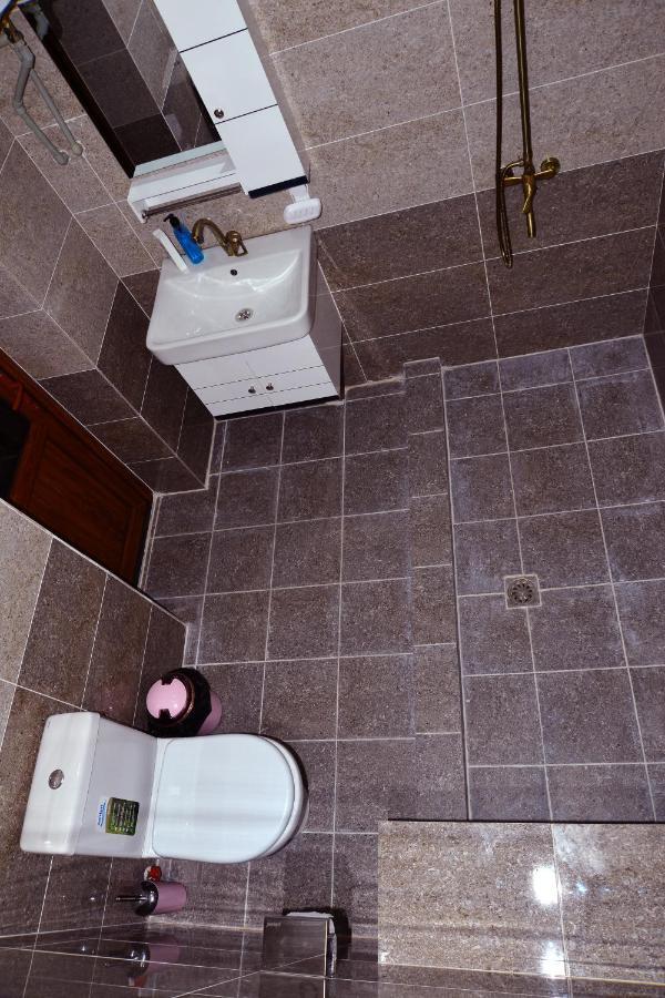 Astoria B&B Osh Bagian luar foto