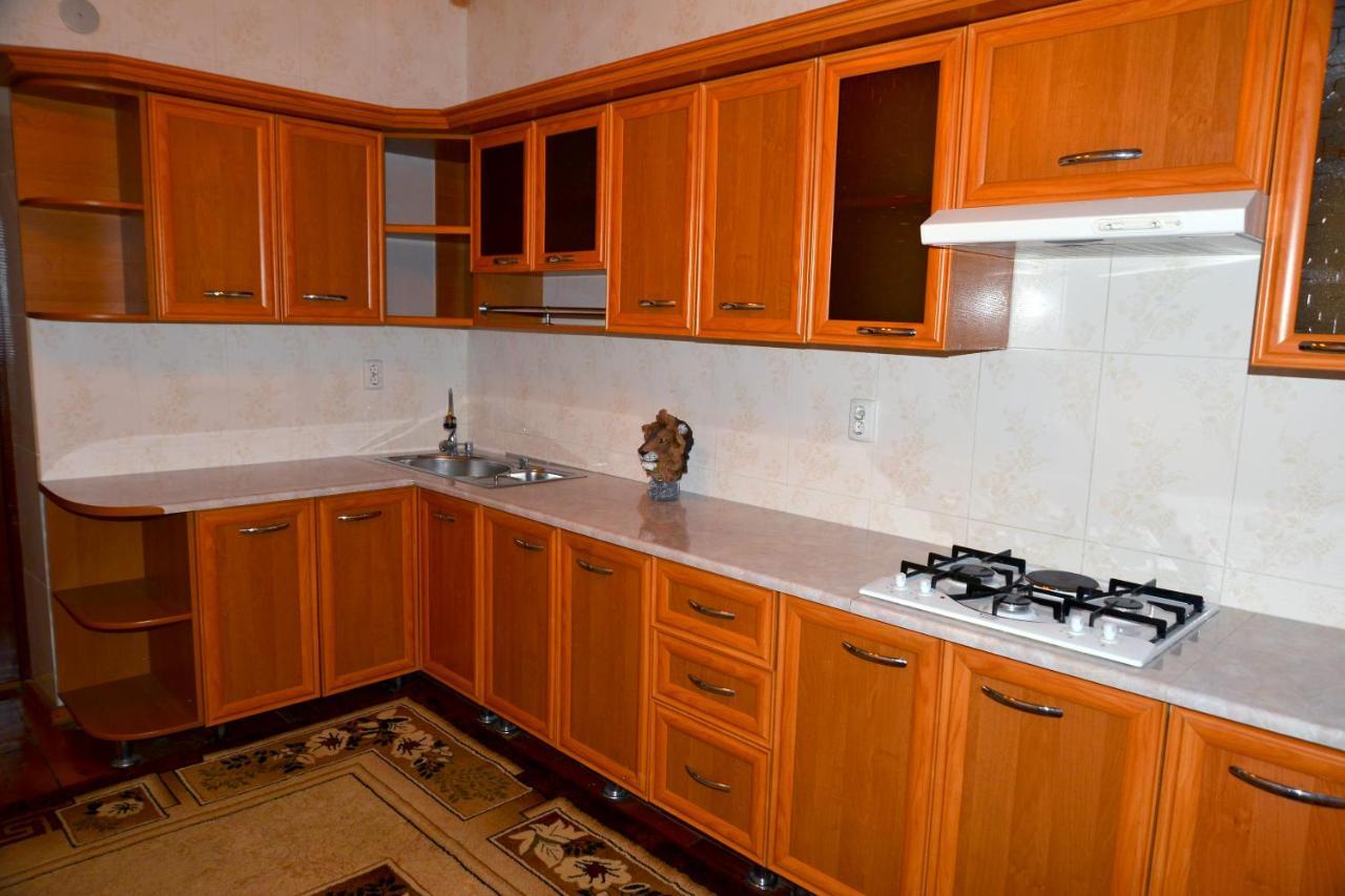 Astoria B&B Osh Bagian luar foto