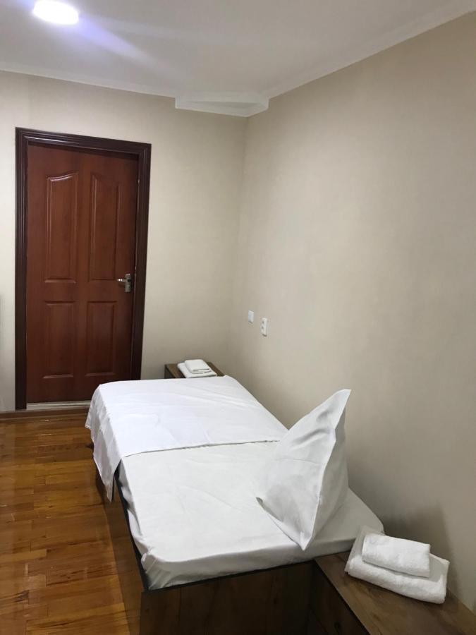 Astoria B&B Osh Bagian luar foto