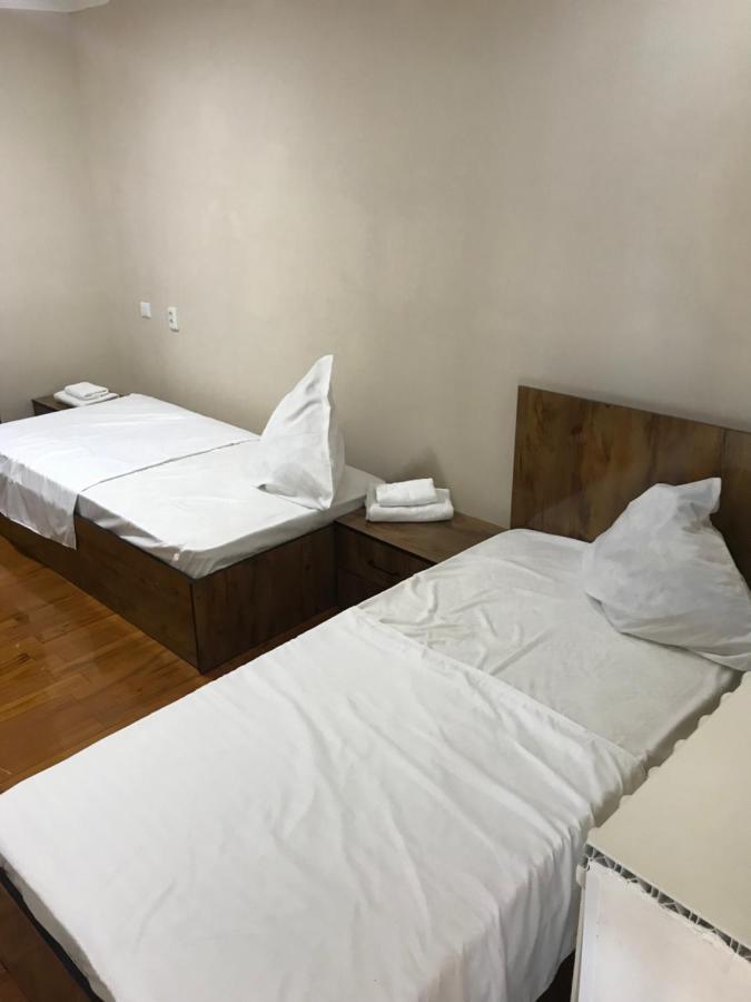 Astoria B&B Osh Bagian luar foto