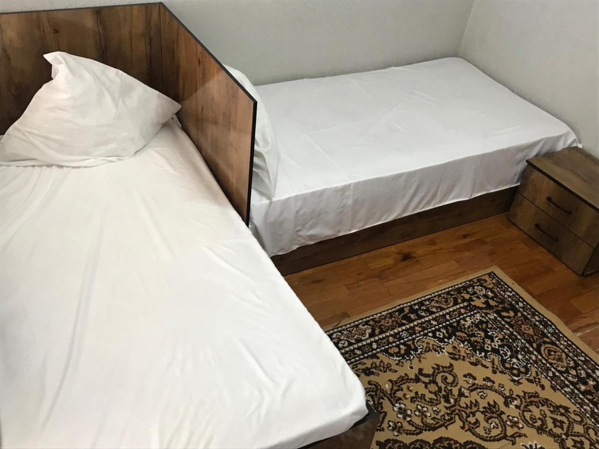 Astoria B&B Osh Bagian luar foto