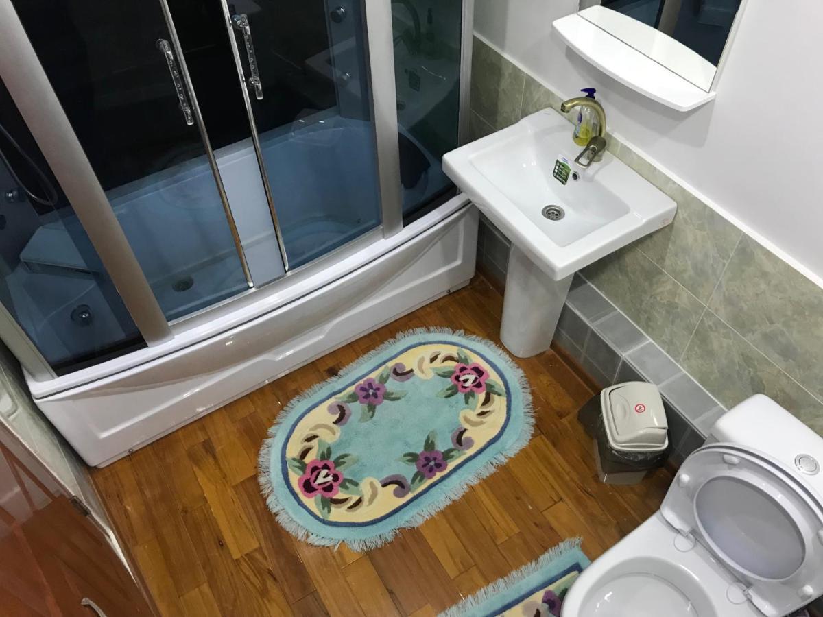 Astoria B&B Osh Bagian luar foto