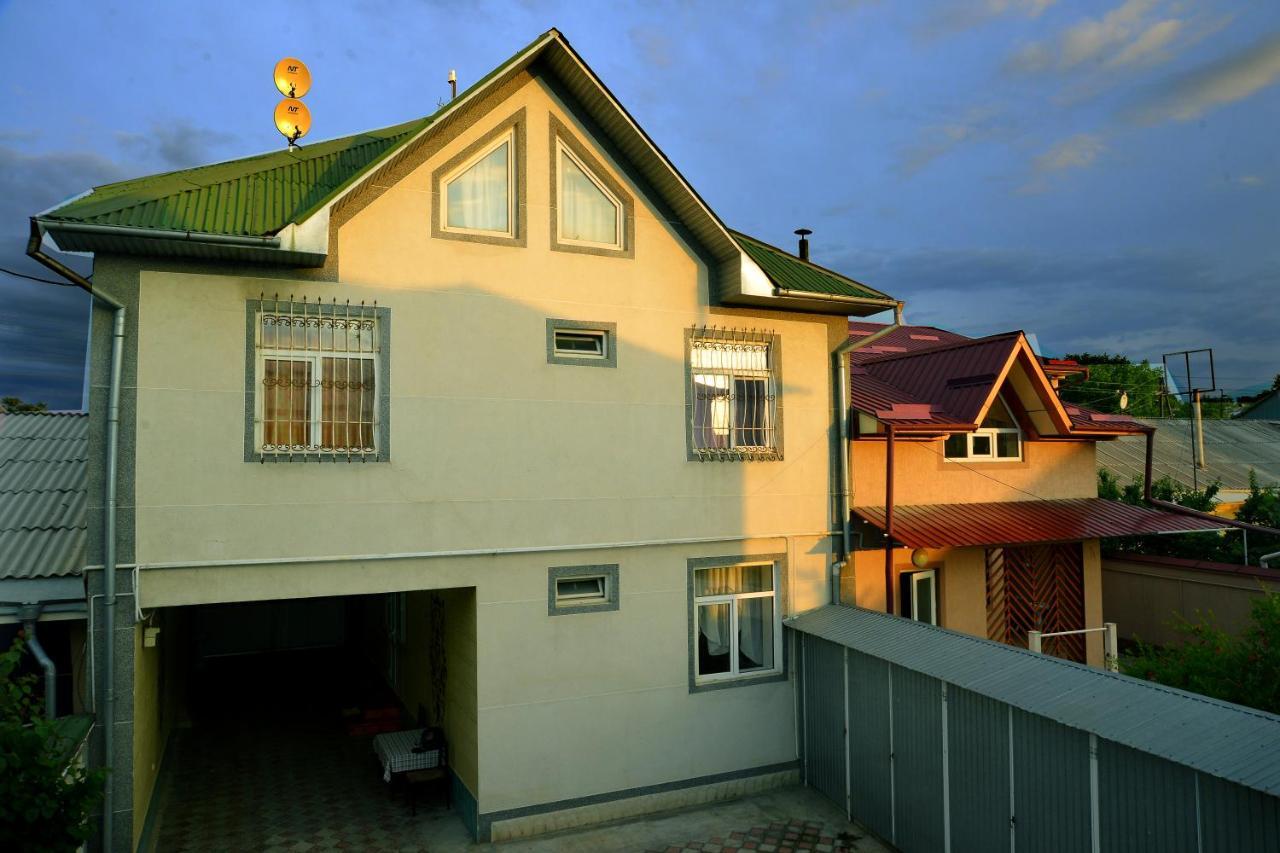 Astoria B&B Osh Bagian luar foto