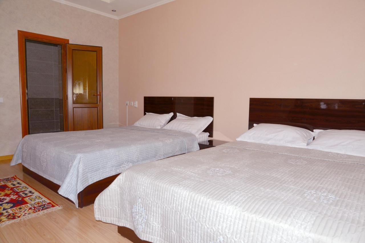 Astoria B&B Osh Bagian luar foto