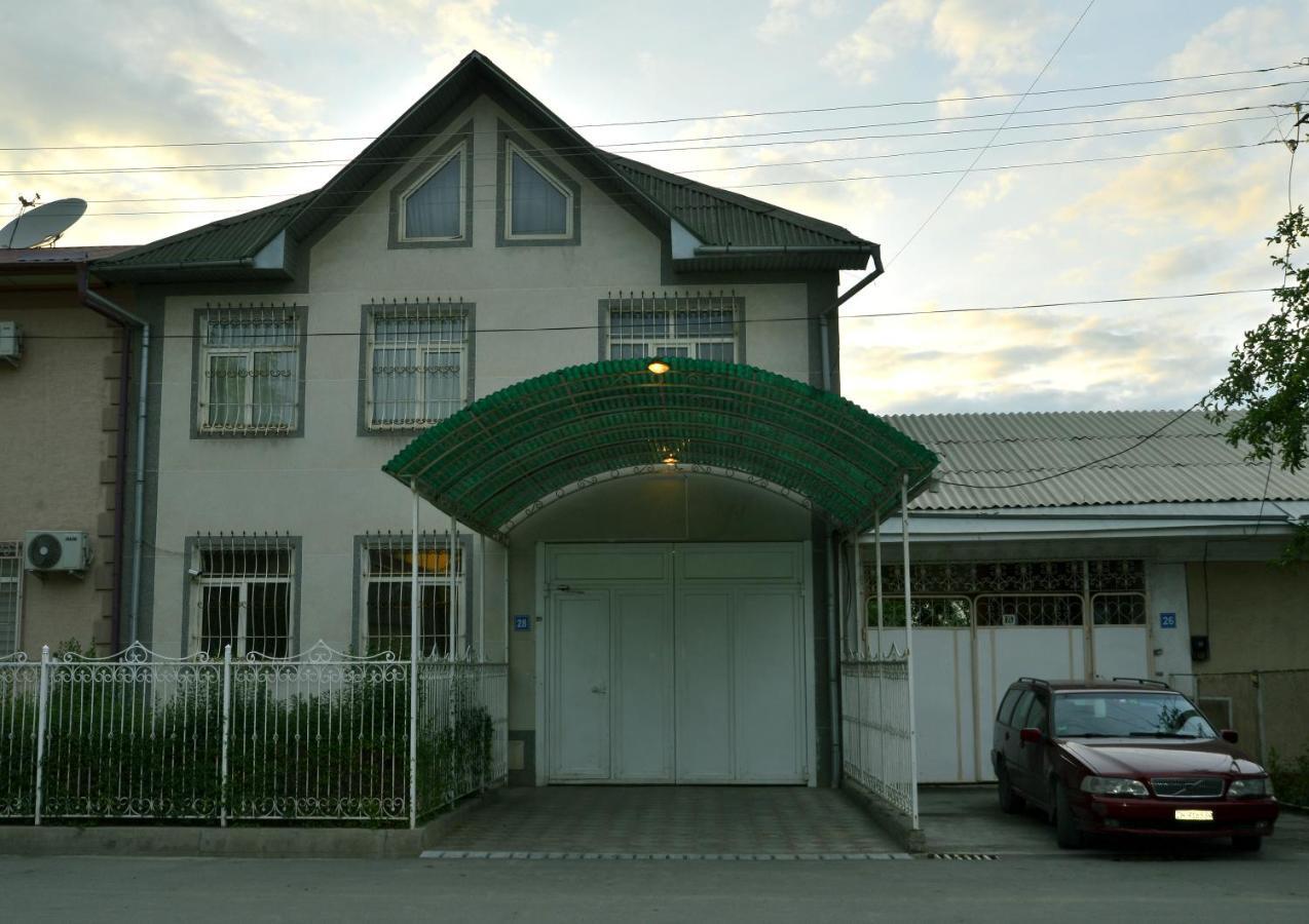 Astoria B&B Osh Bagian luar foto