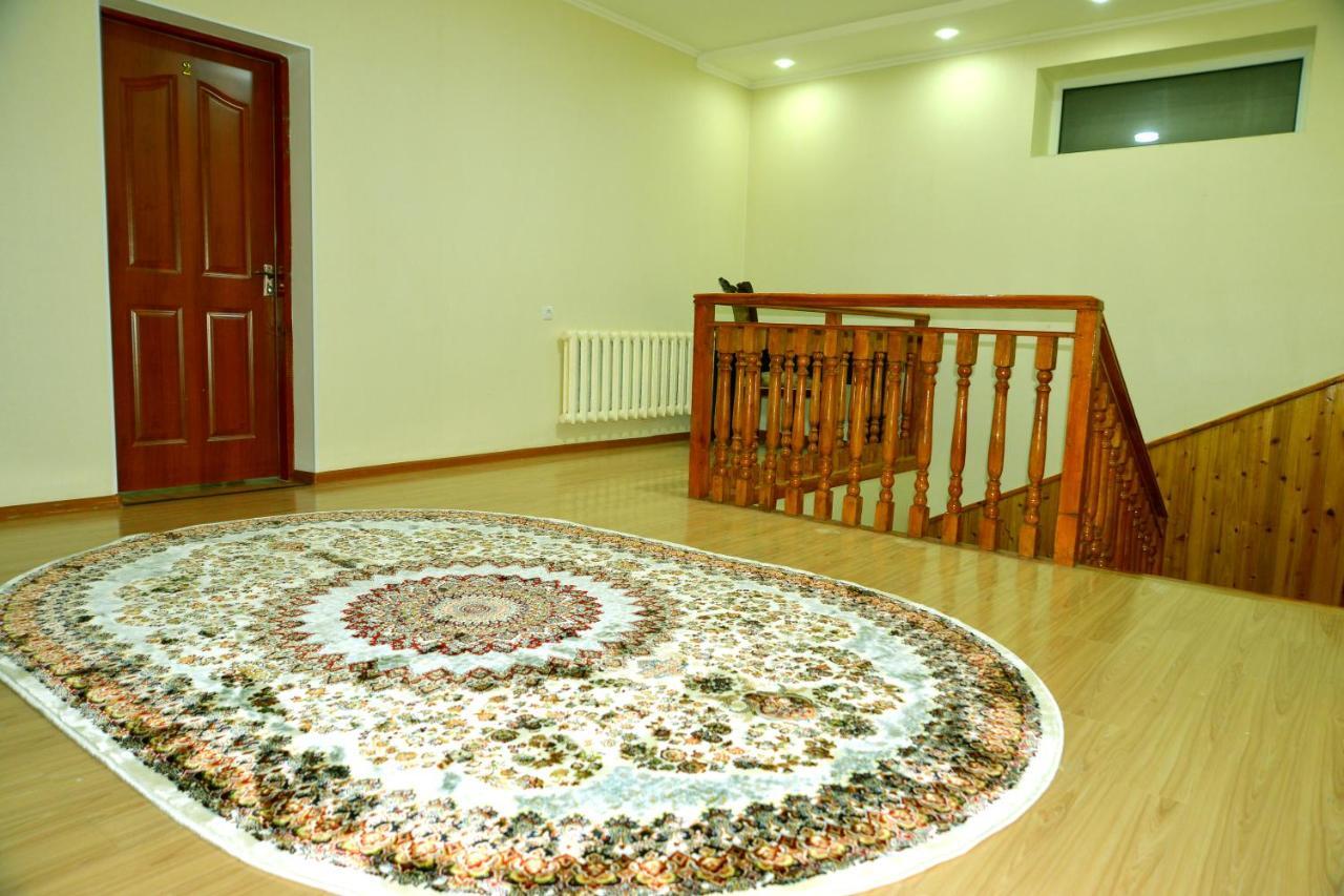 Astoria B&B Osh Bagian luar foto
