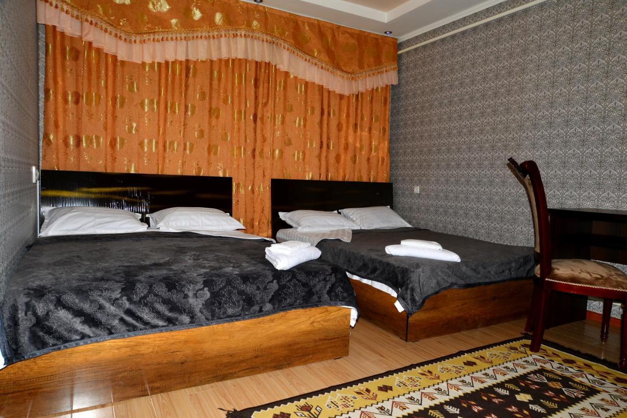 Astoria B&B Osh Bagian luar foto