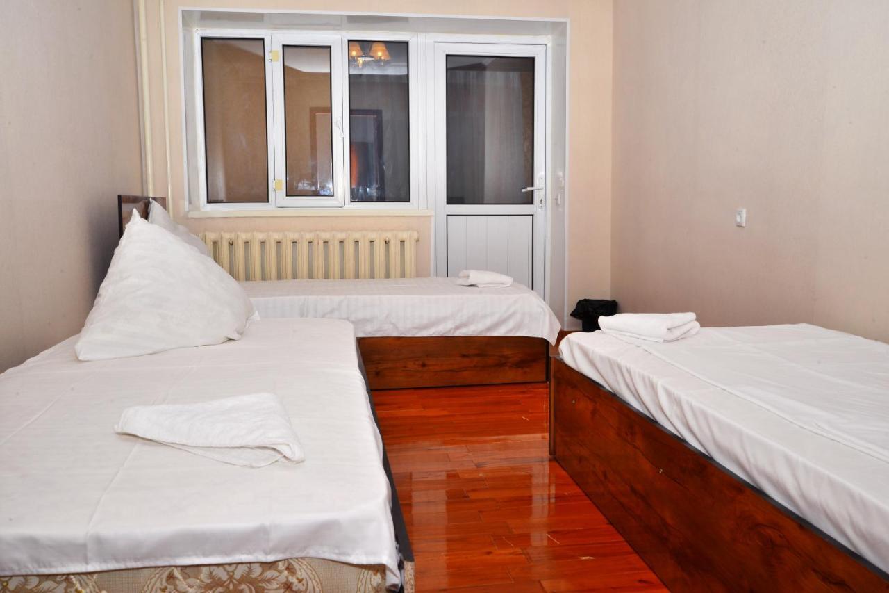 Astoria B&B Osh Bagian luar foto
